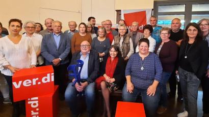 Bild: ver.di/exb
Die erste Gruppe der Geehrten des Verdi-Ortsvereins Amberg. Sie gehören zwischen 25 und 75 Jahre der Gewerkschaft an.