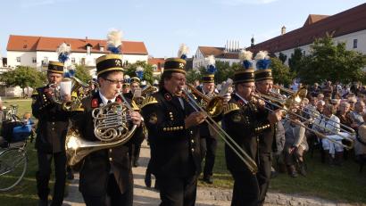 Bild: Kulturamt Amberg
Die Amberger Knappschaftskapelle gehört zu den musikalischen Aushängeschildern der Region. Jetzt startet sie mit ihrem neuen Dirigenten Anton Lottner in die Nach-Corona-Ära.