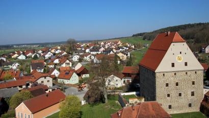 Archivbild: Hans Heimler/exb 
Das Dorf Wolfring mit seinem 900 Jahre alten Schloss vereinigte sich 1971 mit dem benachbarten Dürsricht zur Gemeinde Fensterbach. Genau ein Jahr später trat Högling der neuen Kommune bei. Ein Jahr darauf, man schrieb 1973, kam Freihöls hinzu.