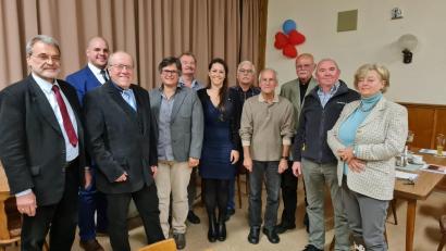 Bild: Ursula Bauer/exb
Neuwahlen standen im Mittelpunkt der Jahreshauptversammlung des Haus- und Grundbesitzervereins Schwandorf. Unser Bild zeigt den neuen Vorstand.