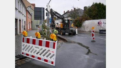 Bild: hmr
In der Egerer Straße ist inzwischen auch am Backdie-Eck mit den Arbeiten am Rande der Bundesstraße 299 begonnen worden.