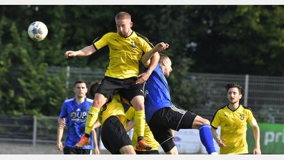 Archivbild: Hubert Ziegler
Lennard Müller (Mitte oben) ist wieder beim FC Amberg dabei.