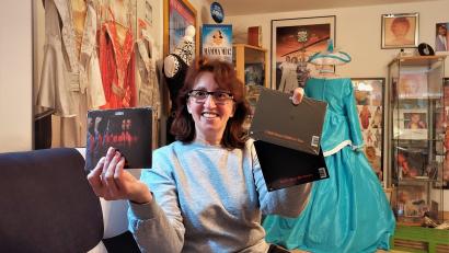 Bild: ubb
Auch wenn Sandra Doß am Freitag anfänglich ein wenig enttäuscht war, weil das neue Abba-Album noch nicht geliefert wurde, hat sie ein Lächeln auf den Lippen. Schließlich kamen drei CDs mit den Single-Auskopplungen aus dem neuen Album per Post.