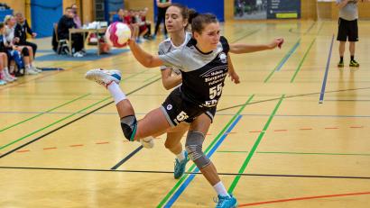 Bild: Guenter Uschold
Theresa Bauer steuerte einen Treffer zum 24:21 Heimerfolg des HV Oberviechtach gegen den HC Weiden bei.