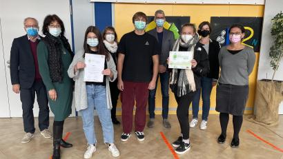 Bild: Alexander Frey/exb 
Die Schulleitung, die verantwortlichen Lehrkräften und auch die Schülersprecher freuten sich über die Auszeichnung als „gesunde Schule“.