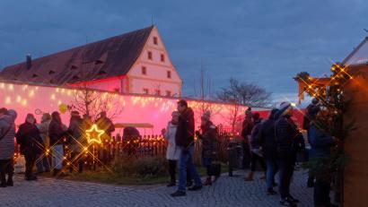 Archivbild: tr
Zuletzt fand der Kunsthandwerkliche Weihnachtsmarkt im Fischhof in Tirschenreuth 2019 statt. Nach der Corona-Pause 2020 will der Lions-Club die Veranstaltung heuer in jedem Fall abhalten.