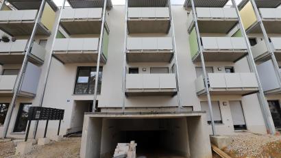Bild: Wolfgang Steinbacher
Dieser viergeschossige Neubau ist inmitten des ehemaligen Parks entstanden und komplett bewohnt. Laut dem vorläufigen Insolvenzverwalter gibt es aber Probleme mit der Tiefgarage darunter.