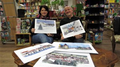 Bild: ubb
Buchhändlerin Stefanie Teicher und Rudolf Jäger präsentieren den neuen Kalender 2022 mit Aquarellen des Künstlers.