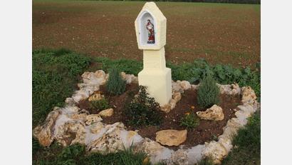 Bild: bjo
Georg Koller hat das Marterl an der Straße von Schmidmühlen nach Winbuch restauriert.