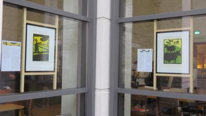 Bild: Kloster Waldsassen/exb
Arbeiten des Künstlers Heiner Meier unter dem Titel "Josef und seine Brüder" sind zurzeit an der Glasfassade des Gästehauses St. Joseph zu sehen.
