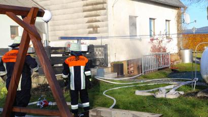 Bild: Roland Wellenhoefer
In einem Einfamilienhaus in Brand hat es am Dienstagnachmittag gebrannt. Zwei Personen erlitten eine Rauchgasvergiftung.