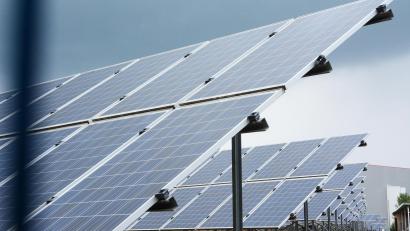 Bild: Gabi Schönberger
Die Planungen für den Solarpark Pfaffenreuth gehen in die nächste Phase. Es gibt kaum Einwände. Nur die Forderung, den Zaun drumherum wolfssicher zu gestalten.
