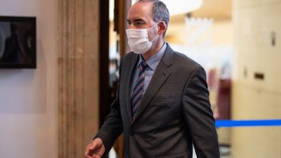 Symbolbild: Matthias Balk/dpa
Wirtschaftsminister Hubert Aiwanger hat sich bislang nicht gegen das Coronavirus impfen lassen.