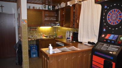 Bild: ak
Deutlich in die Jahre gekommen ist die Küche des Gemeinschaftshauses Zeulenreuth. Der Bauausschuss befürwortete eine Kostenübernahme mit Eigenleistung der Dorfgemeinschaft.