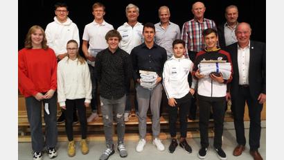 Bild: e
Die Einzelsieger, die bei der Kümmersbrucker Sportler- und Funktionärsehrung ausgezeichnet werden.