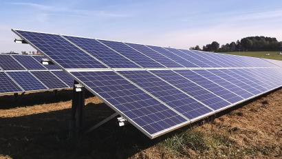 Bild: Portner
Die Freiflächen-Photovoltaikanlage beim Industriegebiet West ist eine Komponente bei der regenerativen Energieerzeugung im Stadtgebiet.