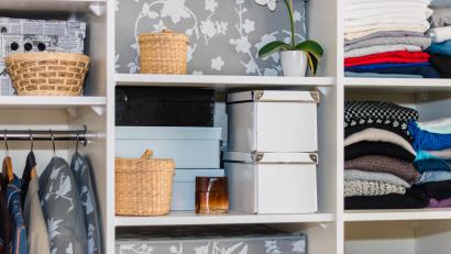 Bild: AlesiaKan – stock.adobe.com
Ordnung im Kleiderschrank tut auch der Seele gut.