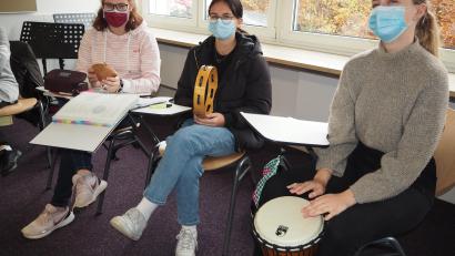 Bild: krb
Ein Erzieher oder eine Erzieherin brauchen viele Talente. Auch Musikalität schadet da nichts. Die Fachakademie in Neustadt bietet jede Menge Zusatzkurse an. Bei einem Infoabend werden alle Möglichkeiten geschildert.