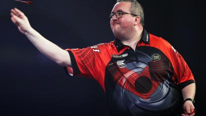 Bild: Kieran Cleeves/dpa
Ex-BDO-Weltmeister Stephen Bunting soll anstelle Raymond van Barnevelds zum Darts-Event nach Weiden kommen.
