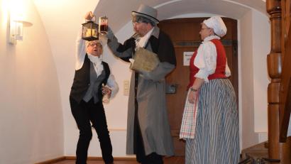 Bild: wku
Die "Historische Marktführung" in Königstein bietet interessante Einblicke in die Marktgeschichte. Die Führungen sollen auch 2022 wieder stattfinden - im April und September sind sie geplant. Stationen sind die St. Georgskirche, das Schloss, das Rathaus und der Steinstadel. Außerdem gibt es kulinarische Kostproben.