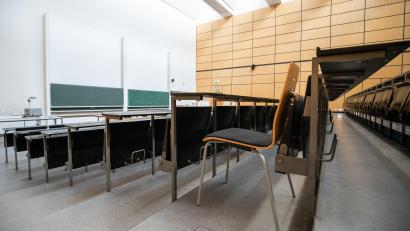 Archivbild: Daniel Karmann/dpa
Die Uni Erlangen hatte am Freitag mitgeteilt, dass bei Präsenzveranstaltungen im Hörsaal künftig eine 2G-Regelung gelten soll.