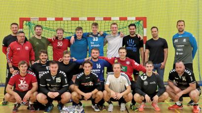 Bild: gud
Abschlussfoto der Herren mit den beiden tschechischen Trainern und ehemaligen Bundesligaspielern