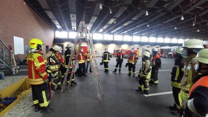 Bild: Kreisbrandinspektion SAD/exb
Über 50 Jugendfeuerwehrwarte haben sich bei einem zweitägigen Seminar weitergebildet.