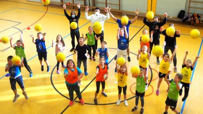 Bild: jpl
Für die Fichtelnaabtalschüler war der Basketball-Aktionstag mit dem Cheftrainer der DJK Neustadt, Stefan Merkl, und seinem Team ein begeisterndes Erlebnis.