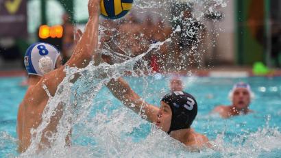 Bild: Büttner, Gerhard
Robert Reichert (links) und seine Teamkollegen vom SV Weiden hielten gegen Bayer Uerdingen voll dagegen.