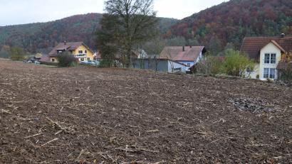 Bild: bö
Das Baugebiet Emhof-Nord schließt sich nahtlos an das Baugebiet "In der Zell" an und wird von dort aus mit erschlossen.