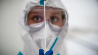Bild: Michael Kappeler
Mit dem PCR-Test für das Coronavirus war und ist nur Sars-CoV-2 nachweisbar, da der Test nicht auf Influenzaviren reagiert.