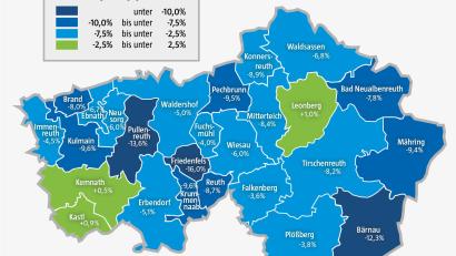 Grafik: Marina Gube
Jed dunkler das Blau, desto größere Bevölkerungsverluste werden den Gemeinden vorausgesagt. Im grünen Bereich liegen nur drei Kommunen.