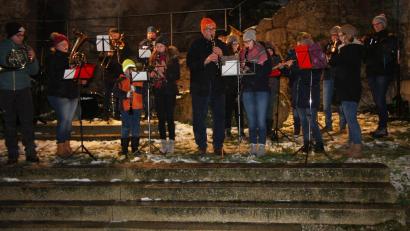 Archivbild: wro
Die Blasmusik Falkenberg hätte beim Adventsmarkt wieder mit vorweihnachtliche Klänge erfreut.