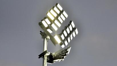 Archivbild: Hubert Ziegler
Das nächste Flutlichtspiel für die DJK Gebenbach, wenn's zum Ligakonkurrenten SC Feucht geht.