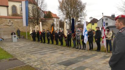 Bild: rn
Sie wünschen sich Frieden auf der Welt und gedenken in Eschenbach der bisherigen Kriegsopfer.