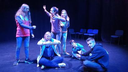 Bild: Kulturamt Amberg/exb
Bühne frei! Junge Talente probierten sich in den Herbstferien beim Schauspiel-Schnupperkurs im Amberger Stadttheater aus.