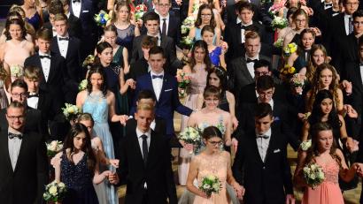 Archivbild: Kunz
Ein Bild aus vergangenen Zeiten: 2019, als das Foto entstand, gehörten Abschlussbälle zum ganz normalen Schulleben. Während der Coronapandemie ist das nun undenkbar geworden.