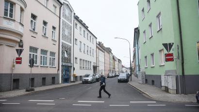 Bild: Gabi Schönberger
Einfahrt verboten: Für Radfahrer könnte diese Regel in der Asylstraße in Weiden bald aufgehoben werden.