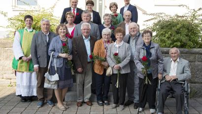 Bild: Norbert Völkl/exb
Acht Paare feierten in einem Gottesdienst mit Pfarrer Georg Gierl ihre Ehejubiläen.