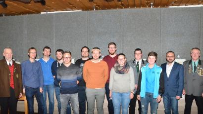 Bild: fjo
Die Jugend der Schützenvereine an der Grenze vertraut weiterhin auf Valentin Kellner (Sechster von rechts) und Schriftführerin Lena Lukas (rechts daneben).