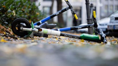 Symbolbild: Rolf Vennenbernd/dpa
Einem 11-jährigen Weidener ist der Cityroller