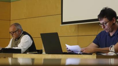 Bild: mfh
Der Ammerthaler Bürgermeister Anton Peter (links) und Kämmerer Christoph Leikam (rechts) bei der Sitzung, in deren Verlauf es wieder einmal zu unschönen Auseinandersetzungen kam.