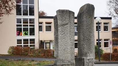 Bild: Gabi Schönberger
Das Staatliche Berufliche Schulzentrum soll Teil eines neuen Berufsschulkomplexes werden. Ob der dann immer noch in der Josef-Blau.-Straße in Neustadt/WN steht, ist allerdings fraglich.