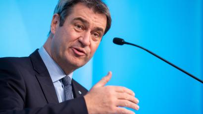 Bild: Sven Hoppe/dpa
Ministerpräsident Markus Söder (CSU) macht klare Ansagen. Wegen der außer Kontrolle geratenen Corona-Pandemie verschärft Bayern seine Maßnahmen drastisch.
