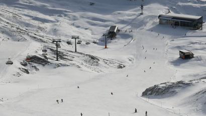 Symbolbild: Angelika Warmuth/dpa
Freie Fahrt auf den Pisten am Zugspitzplatt.