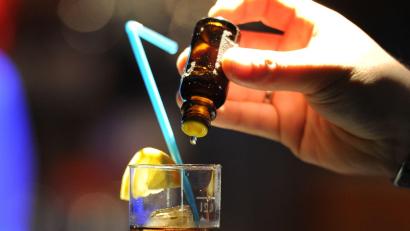 Bild: Achim Scheidemann/dpa
Wurden einer 16-Jährigen in einer Diskothek im Günthersweiherweg in Marktredwitz K.O.-Tropfen ins Getränk gemischt?