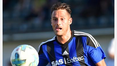 Bild: Alfred Schwarzmeier
Benjamin Werner erzielte das 1:0 für die SpVgg SV Weiden.