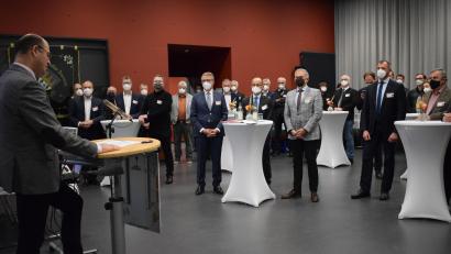 Bild: szl
Finanz- und Heimatminister Albert Füracker (links) war Gastredner beim 9. Wirtschaftsdialog der Stadt Tirschenreuth.