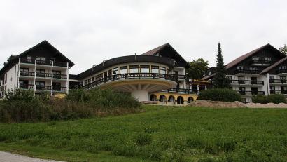 Archivbild: wro
Das „Steinwald-Haus“ in Pfaben war nur ein sehr kurzes Randthema bei der Bürgerversammlung in Siegritz. Die Planungen beleuchtete Bürgermeister Reger positiv. Enttäuscht zeigte er sich über die zurückgestellte Dorferneuerung in diesem Stadtteil von Erbendorf.