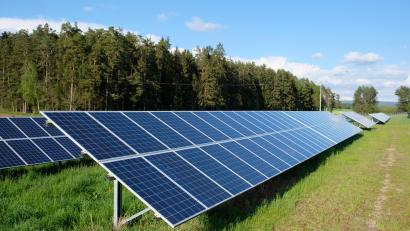 Bild: do
Seitdem Investoren große PV-Anlage errichten, brummt der Markt für Solarparks. Ein Flächenmanagement soll in Kirchenthumbach helfen, den zu erwartenden Antragsboom zu ordnen und zu begrenzen.